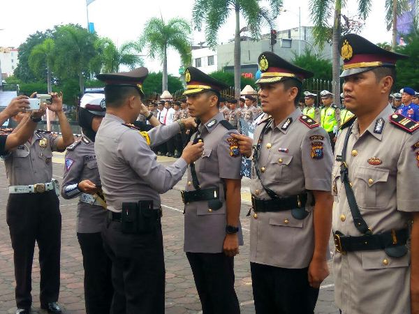 Kapolres Dumai AKBP Restika P Naingholan memimpin langsung upacara sertijab di Waka Polres Dumai. Foto Bambang